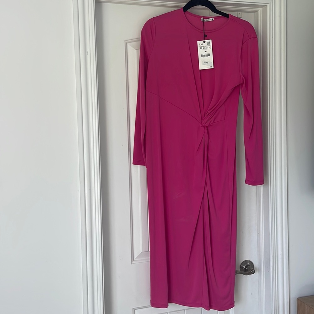 Blogger favorite! As seen on insta, the ZARA pink midi dress